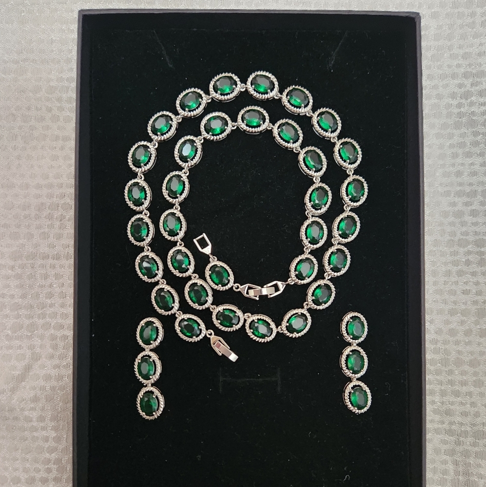 Elegant Green Gemstone and Silver Jewelry Set